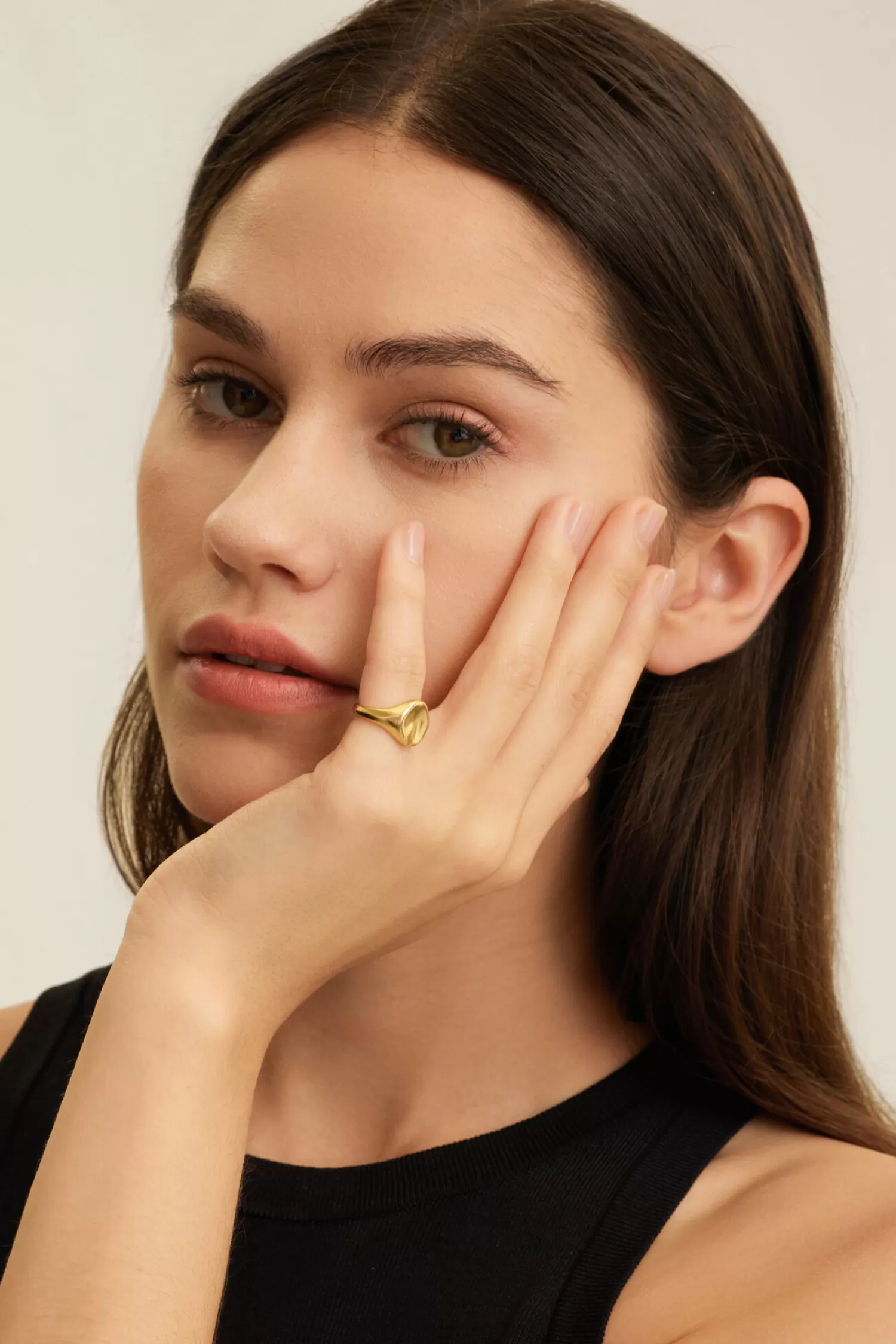 Clearance Les Soeurs Pinky Ring Ginette Oval Gold