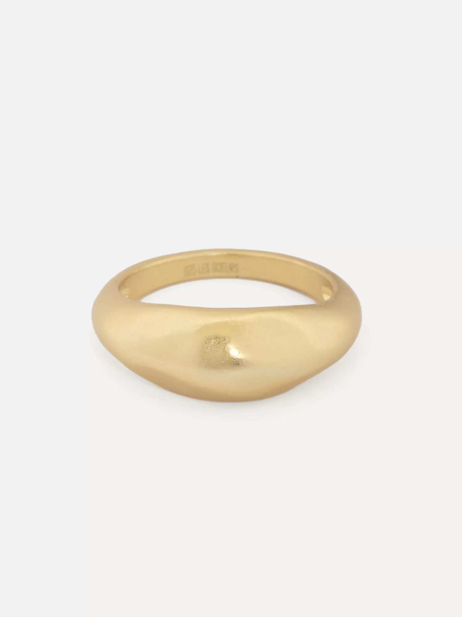 Shop Les Soeurs Ring Gioia Hammered Dome Gold