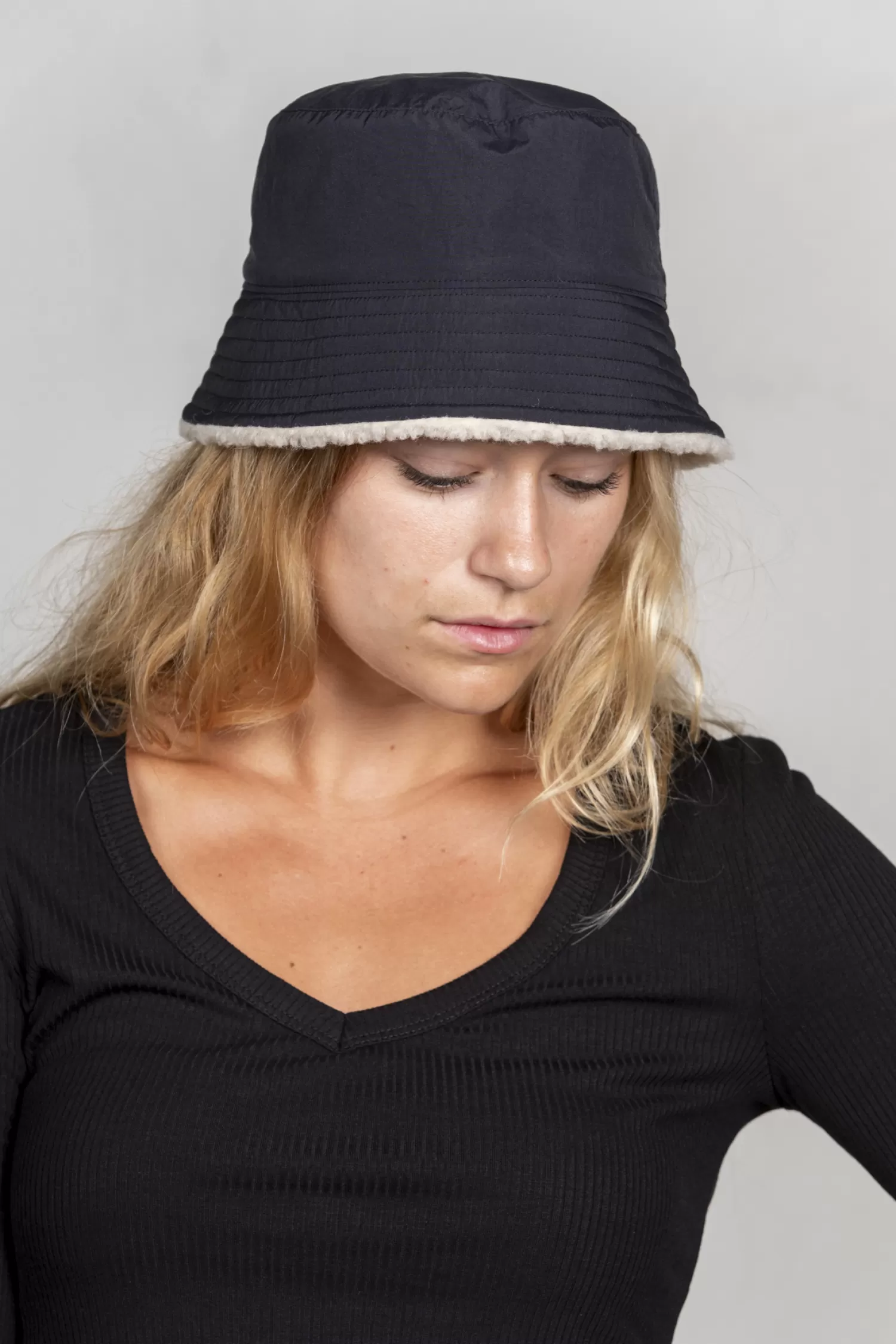 Hot Les Soeurs Teddy Bucket Hat Ivy Black